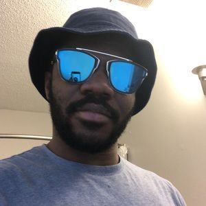 Meet your Posher, Adelaja